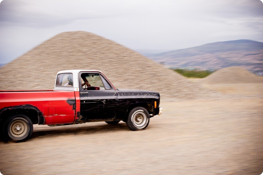 Amanda-and-Josh_desert-engagement-session_Okanagan-BC-portraits8236_by-Kevin-Trowbridge