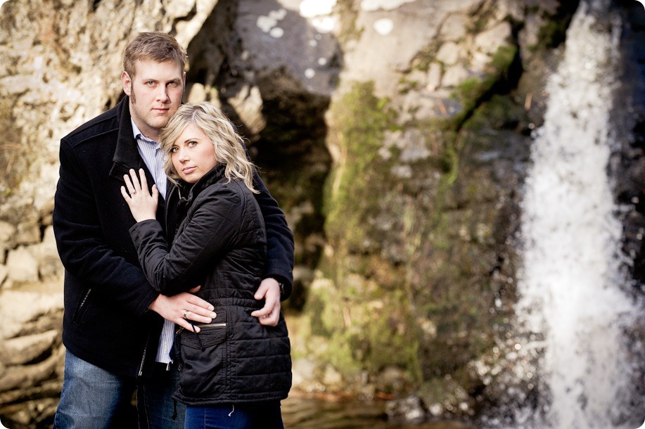 Mill-Creek-Park-engagement-portraits_Kelowna-wedding-for-Edmonton-bride2524_by-Kevin-Trowbridge