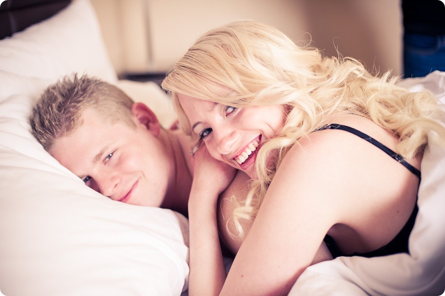 hotel-bedroom-beach-engagement-portraits_Kelowna3340_by-Kevin-Trowbridge