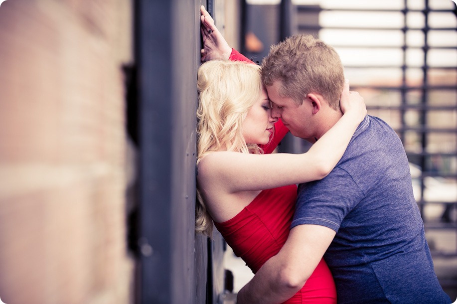 hotel-bedroom-beach-engagement-portraits_Kelowna3960_by-Kevin-Trowbridge