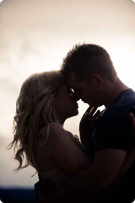 hotel-bedroom-beach-engagement-portraits_Kelowna4135_by-Kevin-Trowbridge