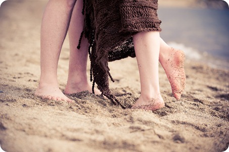 hotel-bedroom-beach-engagement-portraits_Kelowna4240_by-Kevin-Trowbridge