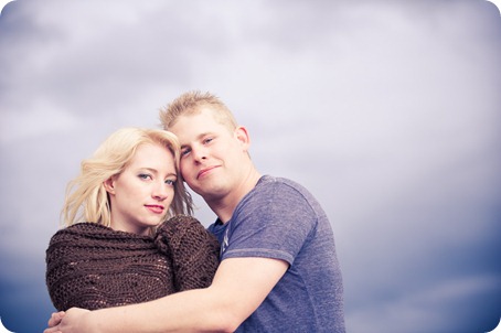 hotel-bedroom-beach-engagement-portraits_Kelowna4251_by-Kevin-Trowbridge