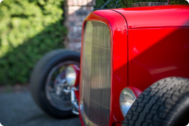 Vintage-car_Knox-Mountain_Lake_Beach-engagement-photos_Kelowna_Okanagan_wedding_2_by-Kevin-Trowbridge-2