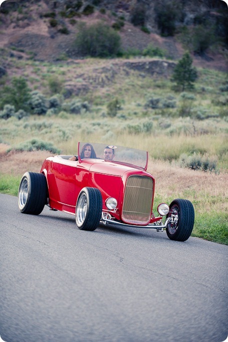 Vintage-car_Knox-Mountain_Lake_Beach-engagement-photos_Kelowna_Okanagan_wedding_6988_by-Kevin-Trowbridge