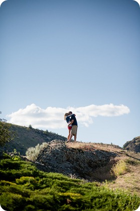 penticton-engagement-session_lake-portraits01_by-Kevin-Trowbridge