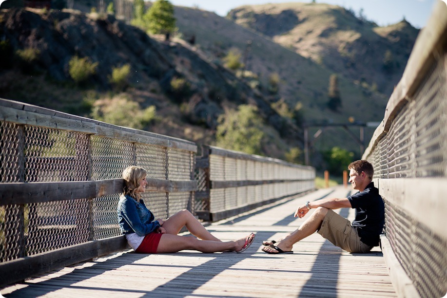 penticton-engagement-session_lake-portraits07_by-Kevin-Trowbridge