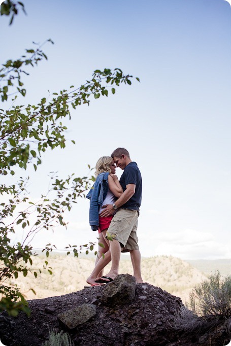 penticton-engagement-session_lake-portraits13_by-Kevin-Trowbridge