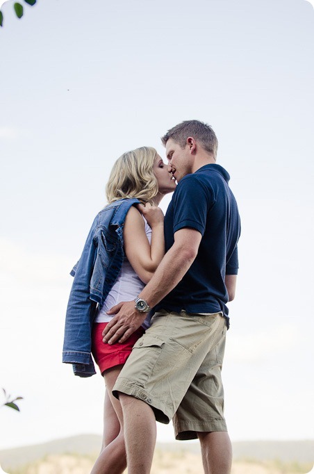 penticton-engagement-session_lake-portraits14_by-Kevin-Trowbridge