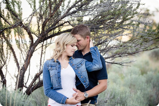 penticton-engagement-session_lake-portraits15_by-Kevin-Trowbridge