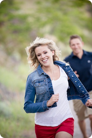 penticton-engagement-session_lake-portraits17_by-Kevin-Trowbridge