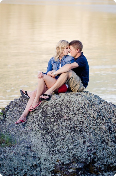 penticton-engagement-session_lake-portraits24_by-Kevin-Trowbridge