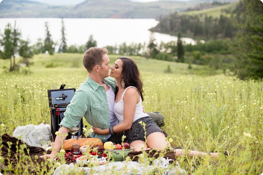 Vernon-engagement-photographer_lake-horse_30_by-Kevin-Trowbridge