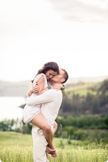 Vernon-engagement-photographer_lake-horse_41_by-Kevin-Trowbridge