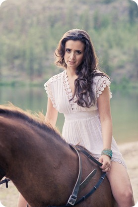 Vernon-engagement-photographer_lake-horse_50_by-Kevin-Trowbridge