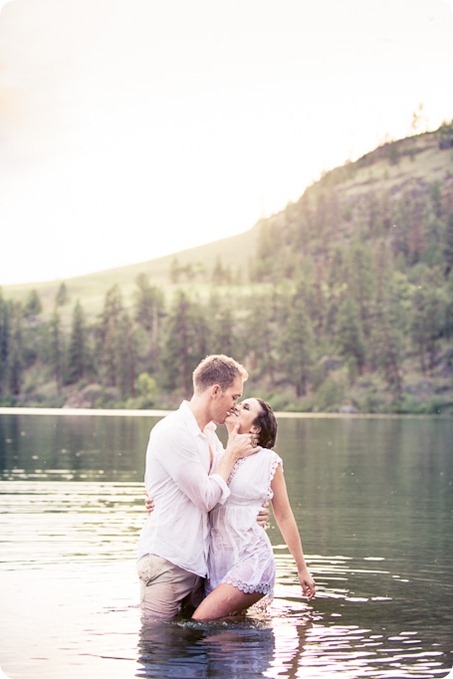 Vernon-engagement-photographer_lake-horse_61_by-Kevin-Trowbridge