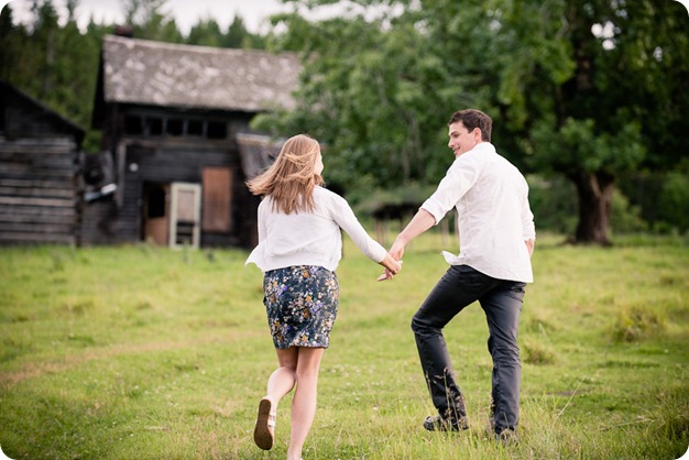 Vernon-engagement-session_family-homestead3596_by-Kevin-Trowbridge