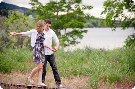 Vernon-engagement-session_family-homestead9208_by-Kevin-Trowbridge