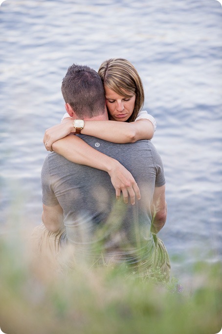 Okanagan-Lake-engagement-session_fun-couple-field-dog-wine32_by-Kevin-Trowbridge