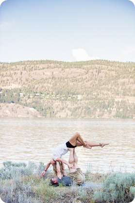 Okanagan-Lake-engagement-session_fun-couple-field-dog-wine34_by-Kevin-Trowbridge