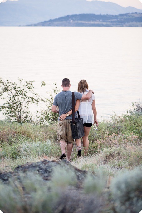 Okanagan-Lake-engagement-session_fun-couple-field-dog-wine49_by-Kevin-Trowbridge