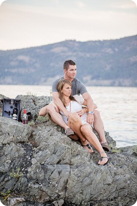 Okanagan-Lake-engagement-session_fun-couple-field-dog-wine51_by-Kevin-Trowbridge