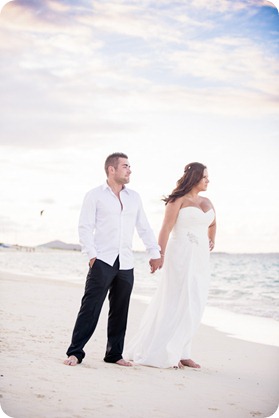 Hawaii-wedding-Lanikai-beach-sunset-surfboards_03_by-Kevin-Trowbridge