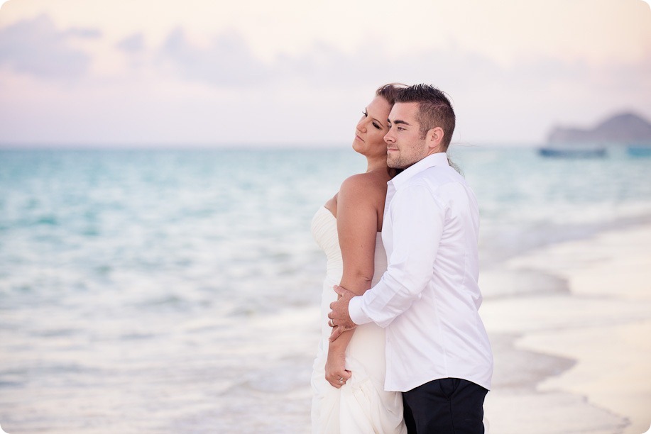 Hawaii-wedding-Lanikai-beach-sunset-surfboards_26_by-Kevin-Trowbridge