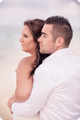 Hawaii-wedding-Lanikai-beach-sunset-surfboards_38_by-Kevin-Trowbridge
