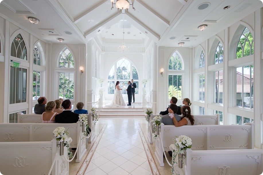 Hawaii-wedding-Waikiki-Moana-Hilton-Crystal-Chapel_106_by-Kevin-Trowbridge