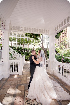 Hawaii-wedding-Waikiki-Moana-Hilton-Crystal-Chapel_118_by-Kevin-Trowbridge