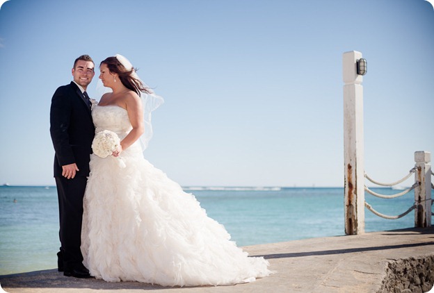 Hawaii-wedding-Waikiki-Moana-Hilton-Crystal-Chapel_130_by-Kevin-Trowbridge