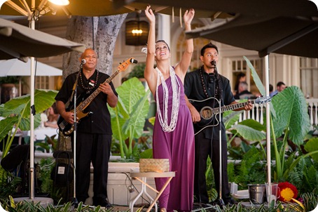 Hawaii-wedding-Waikiki-Moana-Hilton-Crystal-Chapel_168_by-Kevin-Trowbridge