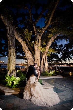 Hawaii-wedding-Waikiki-Moana-Hilton-Crystal-Chapel_174_by-Kevin-Trowbridge