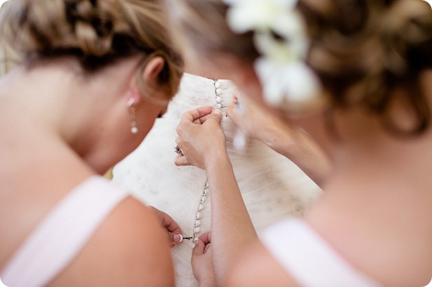 Hawaii-wedding-Waikiki-Moana-Hilton-Crystal-Chapel_22_by-Kevin-Trowbridge