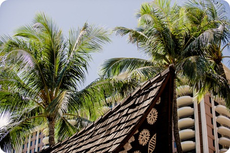 Hawaii-wedding-Waikiki-Moana-Hilton-Crystal-Chapel_48_by-Kevin-Trowbridge