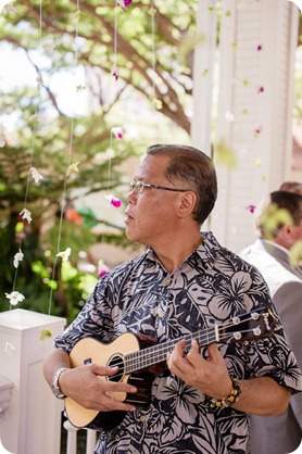 Hawaii-wedding-Waikiki-Moana-Hilton-Crystal-Chapel_62_by-Kevin-Trowbridge