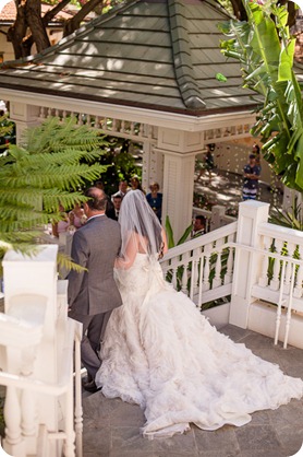 Hawaii-wedding-Waikiki-Moana-Hilton-Crystal-Chapel_69_by-Kevin-Trowbridge