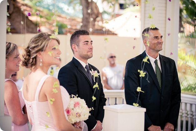Hawaii-wedding-Waikiki-Moana-Hilton-Crystal-Chapel_71_by-Kevin-Trowbridge