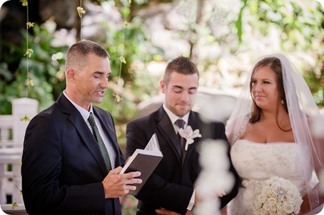 Hawaii-wedding-Waikiki-Moana-Hilton-Crystal-Chapel_77_by-Kevin-Trowbridge