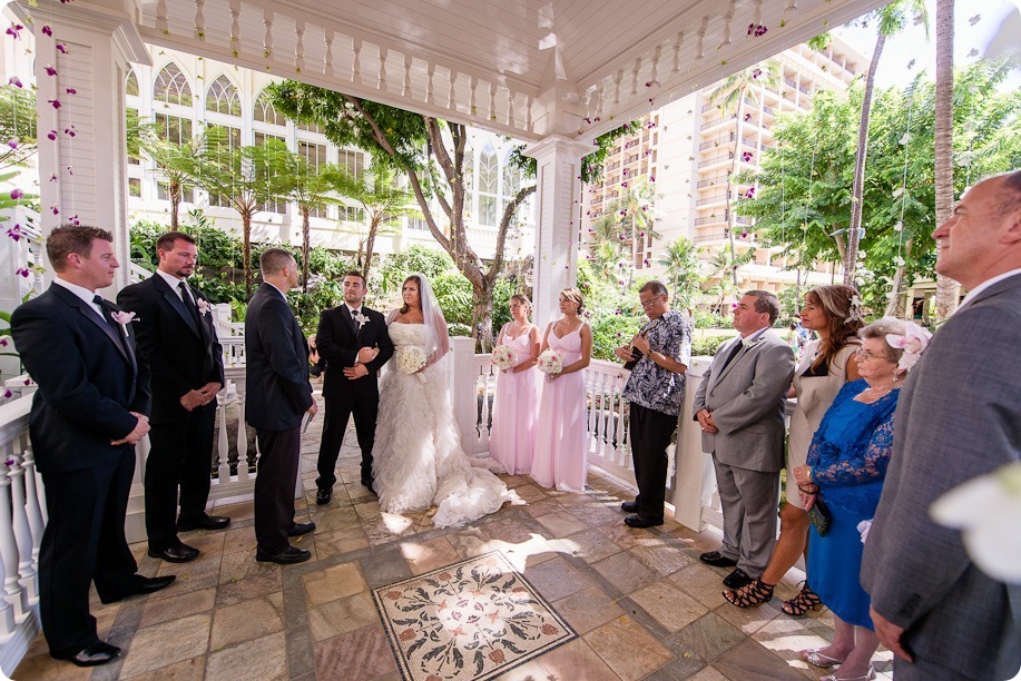 Hawaii-wedding-Waikiki-Moana-Hilton-Crystal-Chapel_80_by-Kevin-Trowbridge