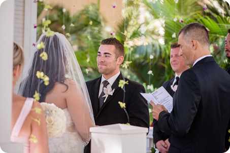 Hawaii-wedding-Waikiki-Moana-Hilton-Crystal-Chapel_82_by-Kevin-Trowbridge