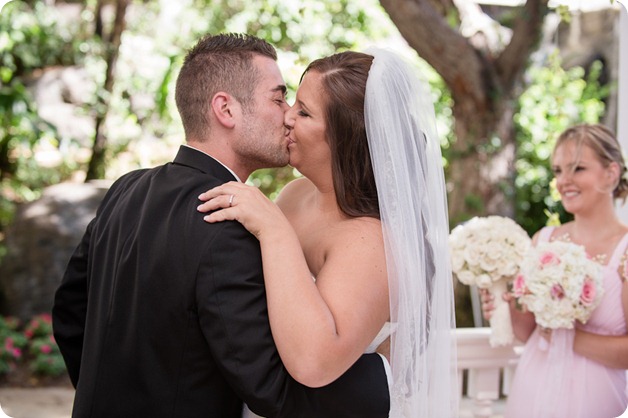 Hawaii-wedding-Waikiki-Moana-Hilton-Crystal-Chapel_91_by-Kevin-Trowbridge