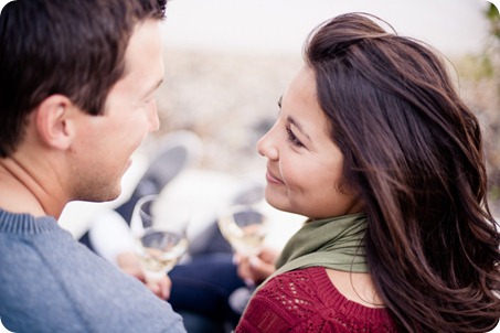 Okanagan-Lake-Canadiana-engagement-session_canoe-outdoor-movie103_by-Kevin-Trowbridge