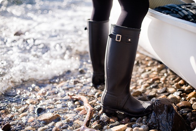 Okanagan-Lake-Canadiana-engagement-session_canoe-outdoor-movie10_by-Kevin-Trowbridge