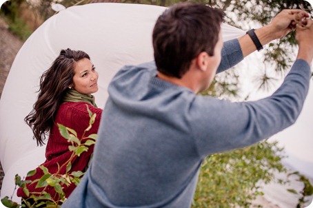 Okanagan-Lake-Canadiana-engagement-session_canoe-outdoor-movie137_by-Kevin-Trowbridge