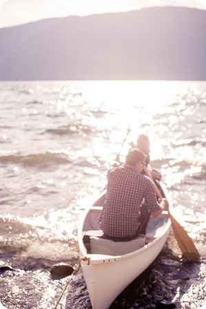 Okanagan-Lake-Canadiana-engagement-session_canoe-outdoor-movie13_by-Kevin-Trowbridge