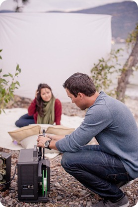 Okanagan-Lake-Canadiana-engagement-session_canoe-outdoor-movie140_by-Kevin-Trowbridge