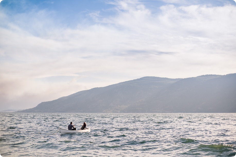 Okanagan-Lake-Canadiana-engagement-session_canoe-outdoor-movie16_by-Kevin-Trowbridge