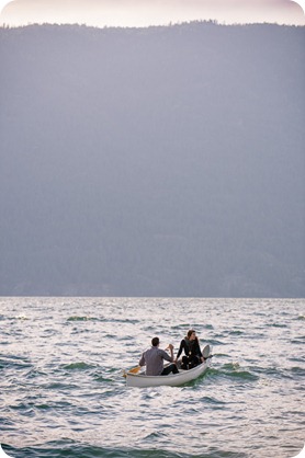 Okanagan-Lake-Canadiana-engagement-session_canoe-outdoor-movie19_by-Kevin-Trowbridge